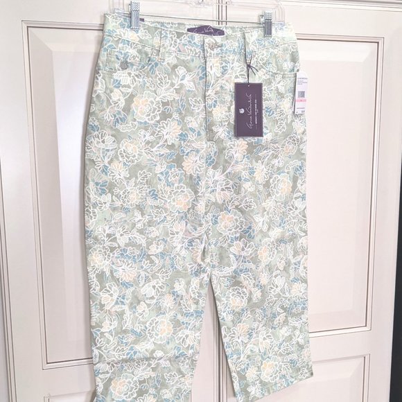 NWT Gloria Vanderbilt Floral Amanda Capri Jeans Size 10 - Picture 1 of 7
